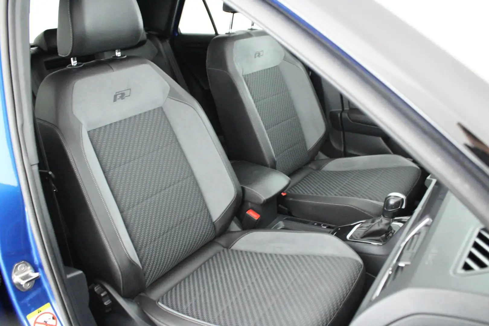 Volkswagen T-Roc 1.5 TSI 150pk DSG 2x R-Line Trekhaak Camera Stoelv Blauw - 2