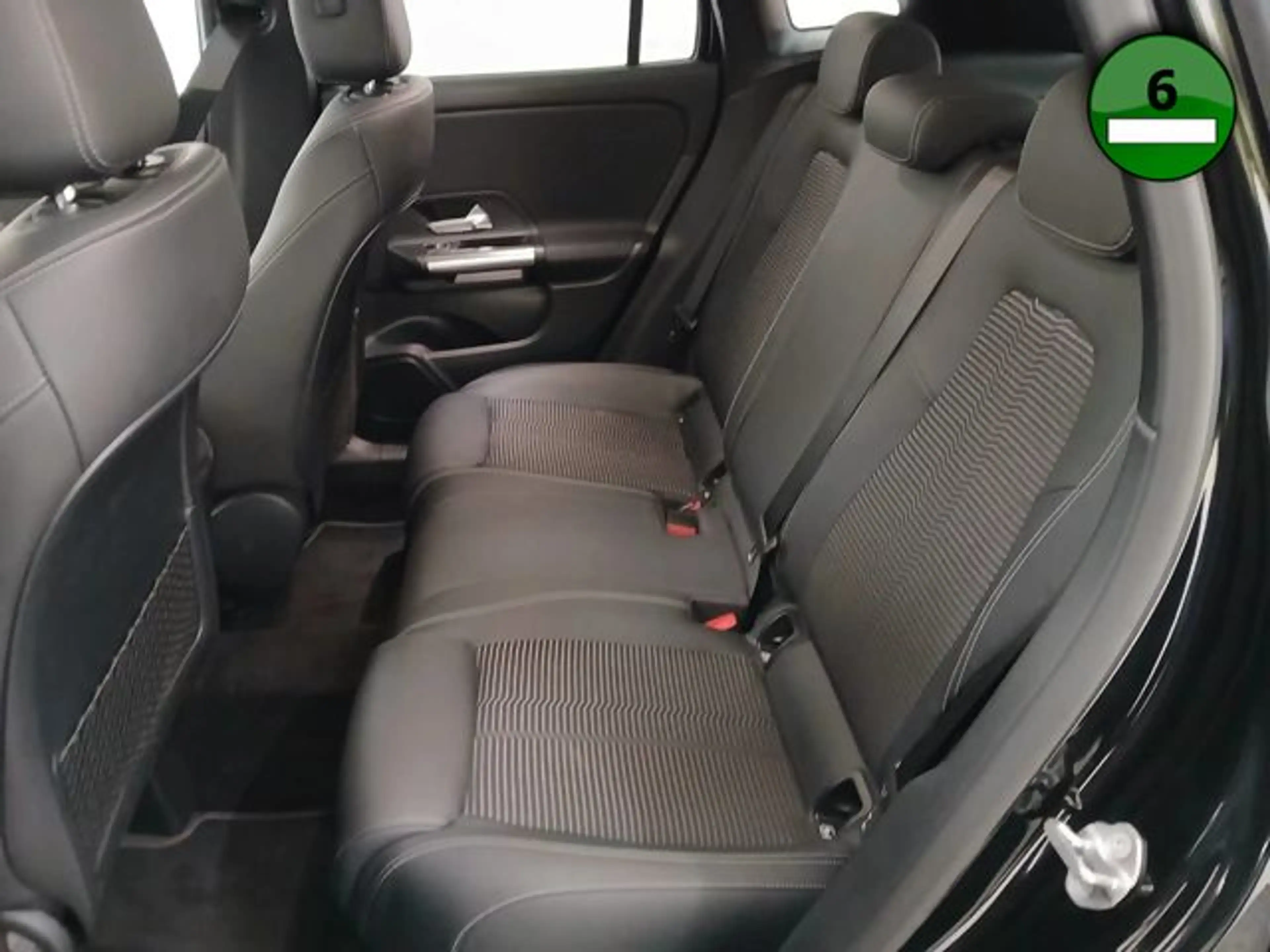 Mercedes-Benz GLA 200 7G-DCT "Progressive" AHK LED NAV RFK ALU — photo 4