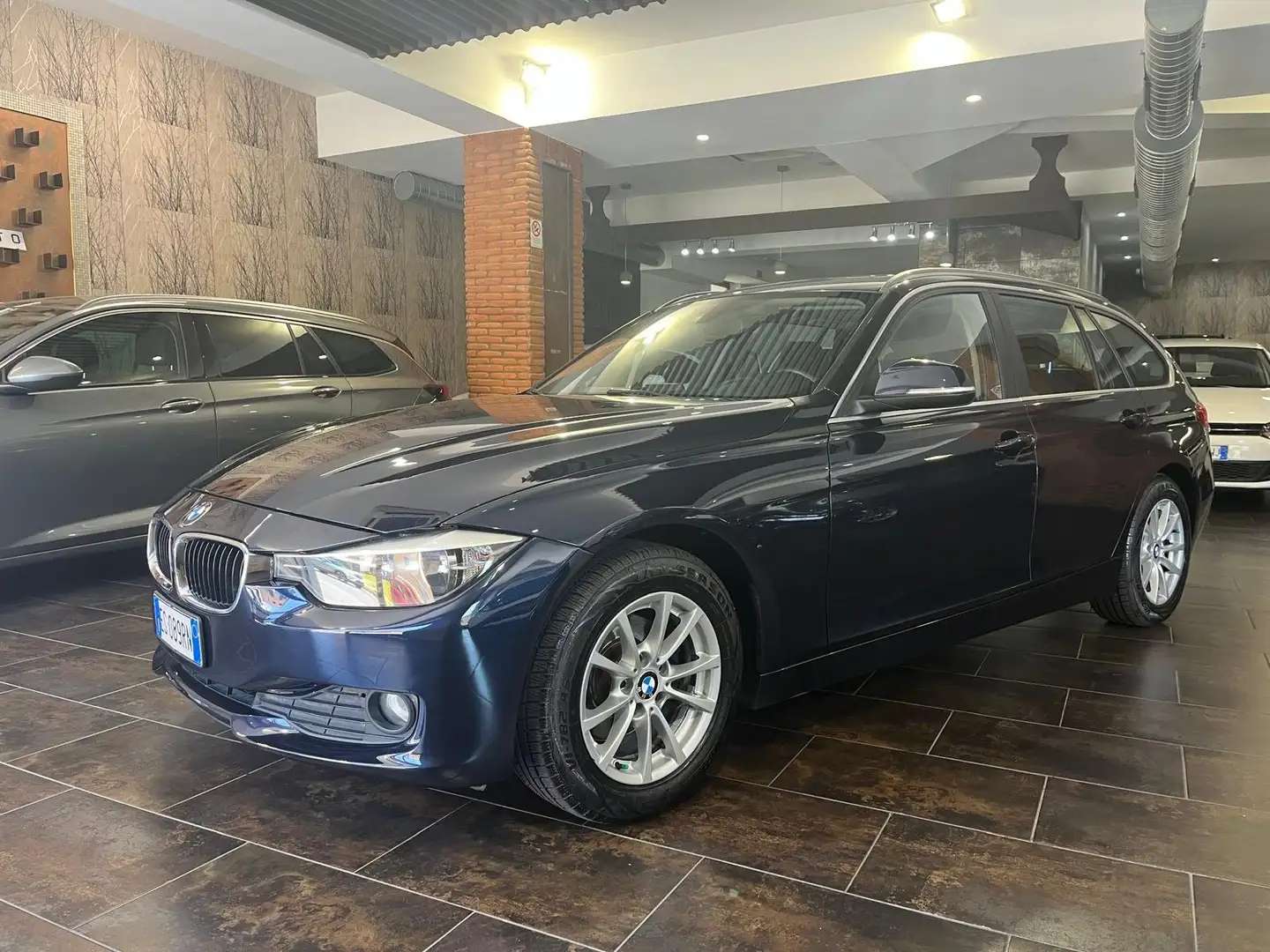 BMW 318 318d Touring Business auto Azul - 1