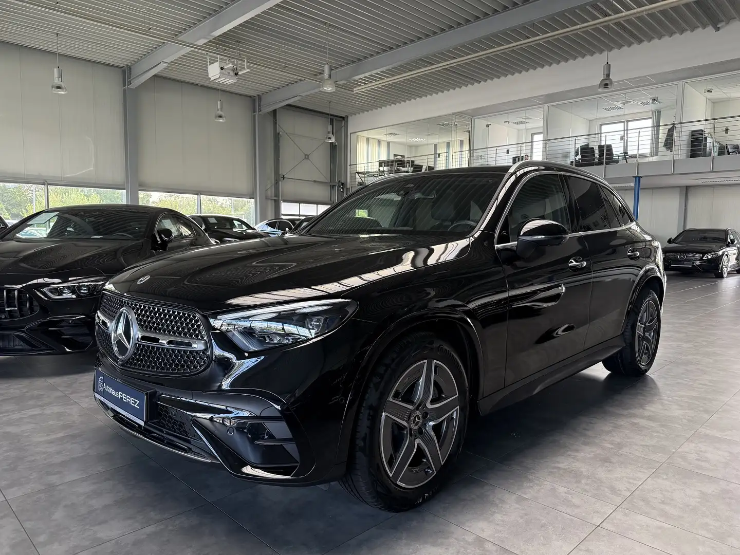 Mercedes-Benz GLC 300 4M AMG PREMIUM BURMESTER-PANORAMA-AHK Schwarz - 2