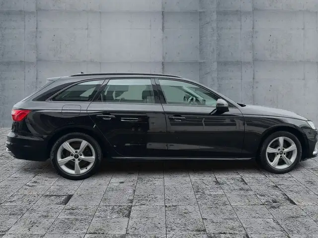 Audi A4 view 7