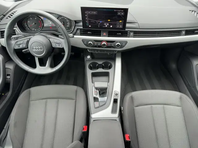 Audi A4 view 9