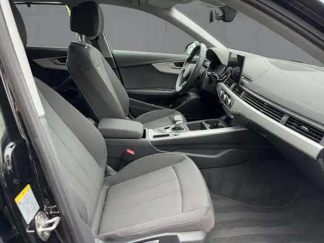 Audi A4 view 12