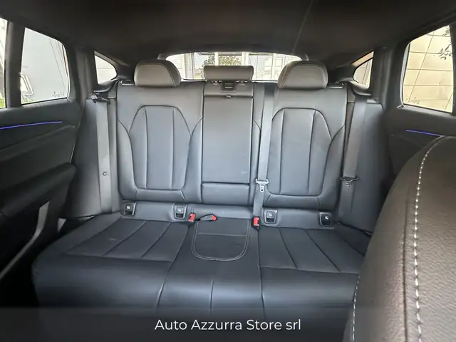 BMW X4 view 16
