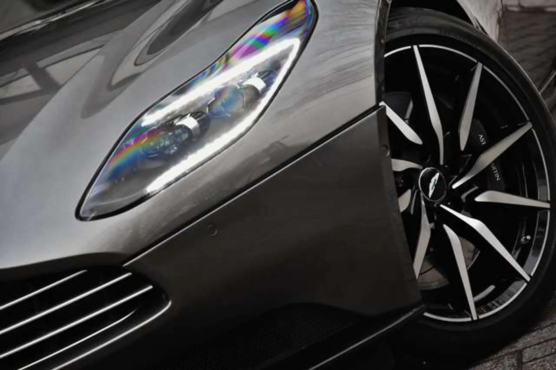 애스턴마틴 DB11 V8 2020 실버 사진 4