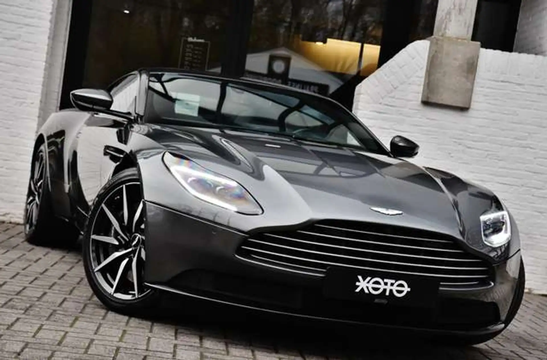 애스턴마틴 DB11 V8 2020 실버 사진 2