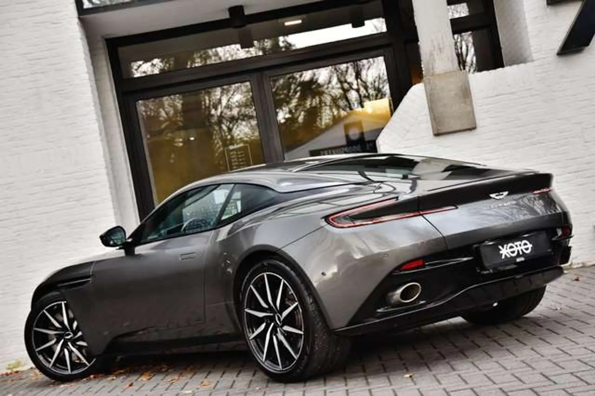애스턴마틴 DB11 V8 2020 실버 사진 6