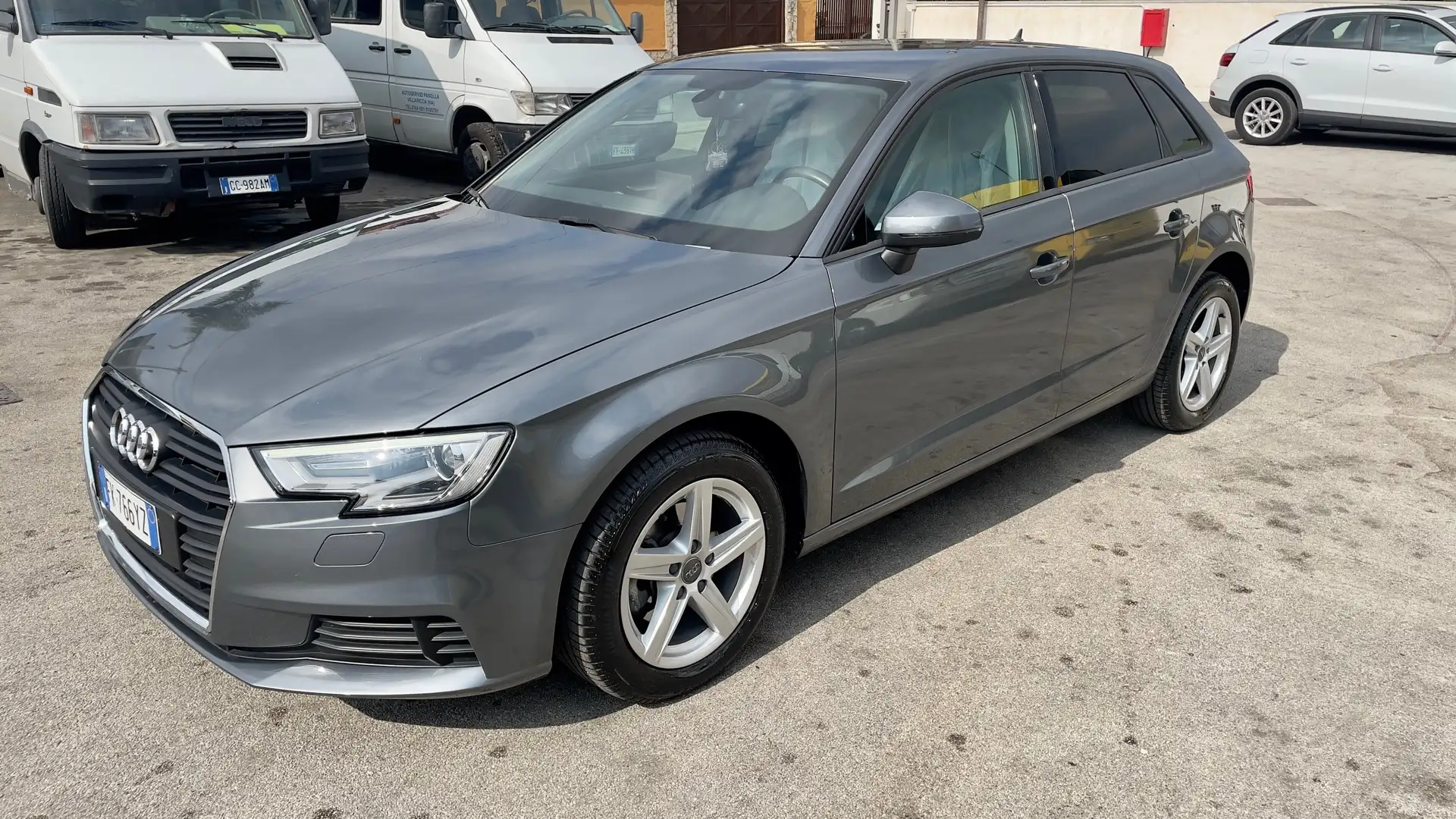 Audi A3 Business - 1