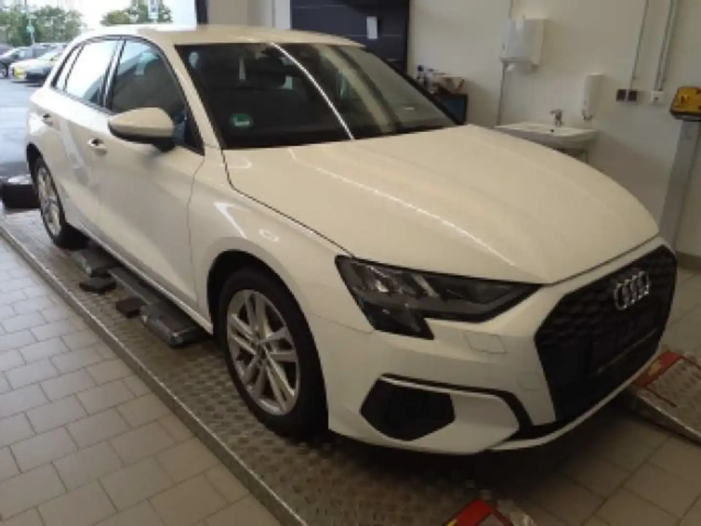Audi A3 40 TFSI e S tronic *LED*SMART INTER Weiß - 2
