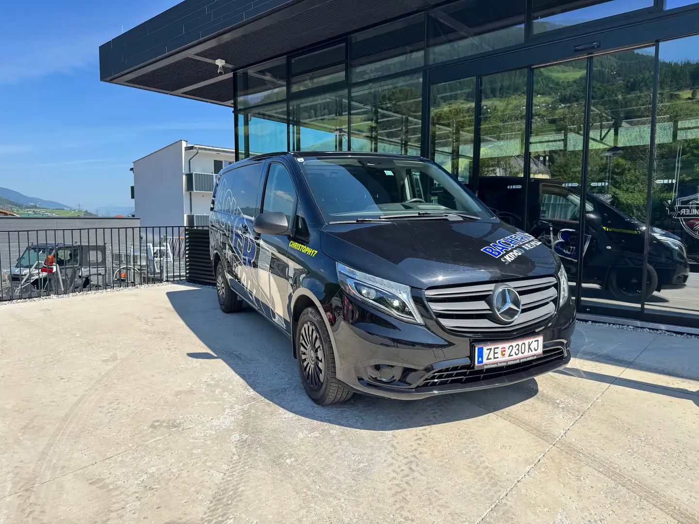Mercedes-Benz Vito 114 CDI Kasten Lang 4x4 AHK LED SHZ Schwarz - 2
