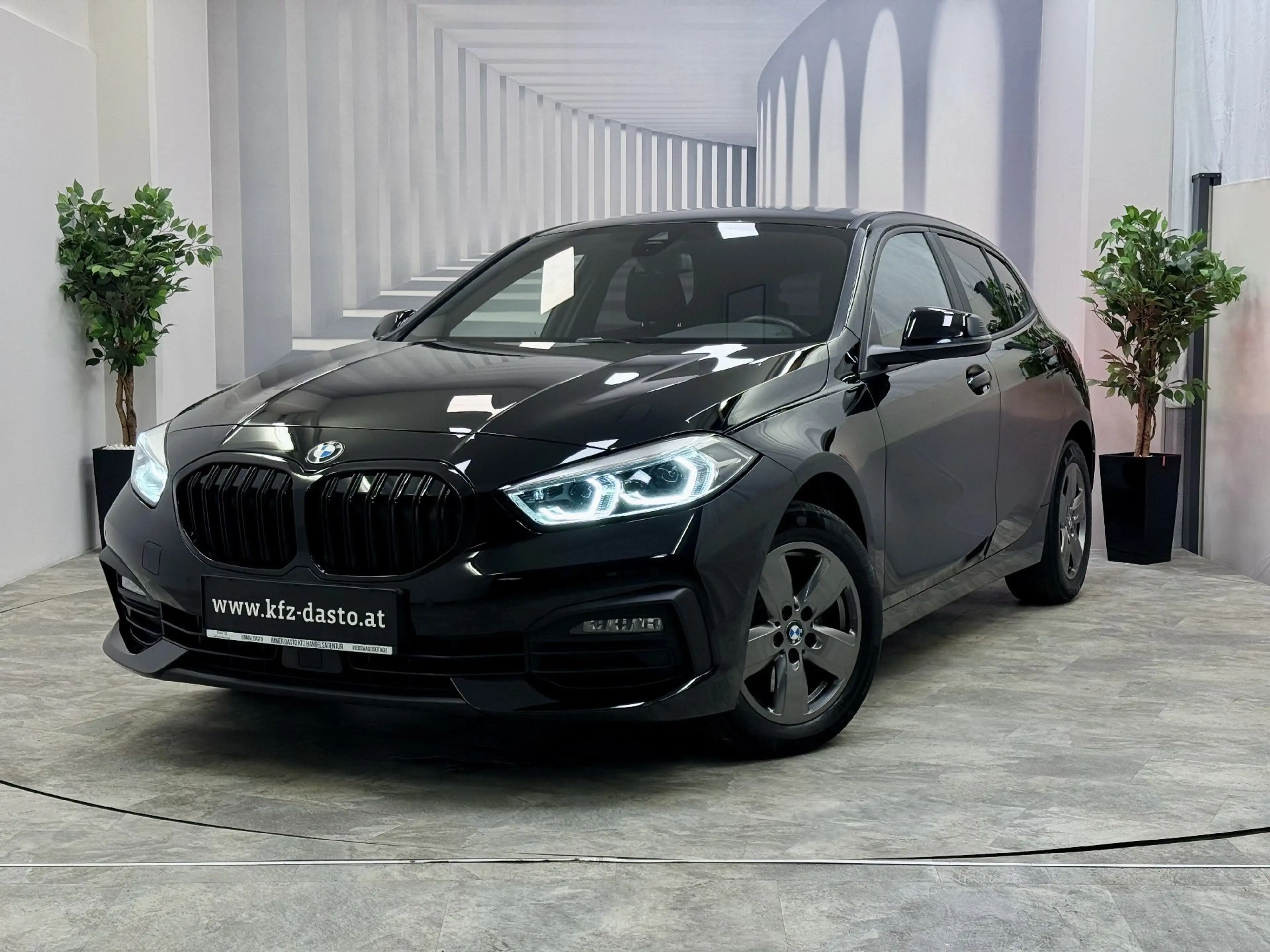 BMW 118 LED ✅ RFK ✅ Sport ✅ BACK in BLACK