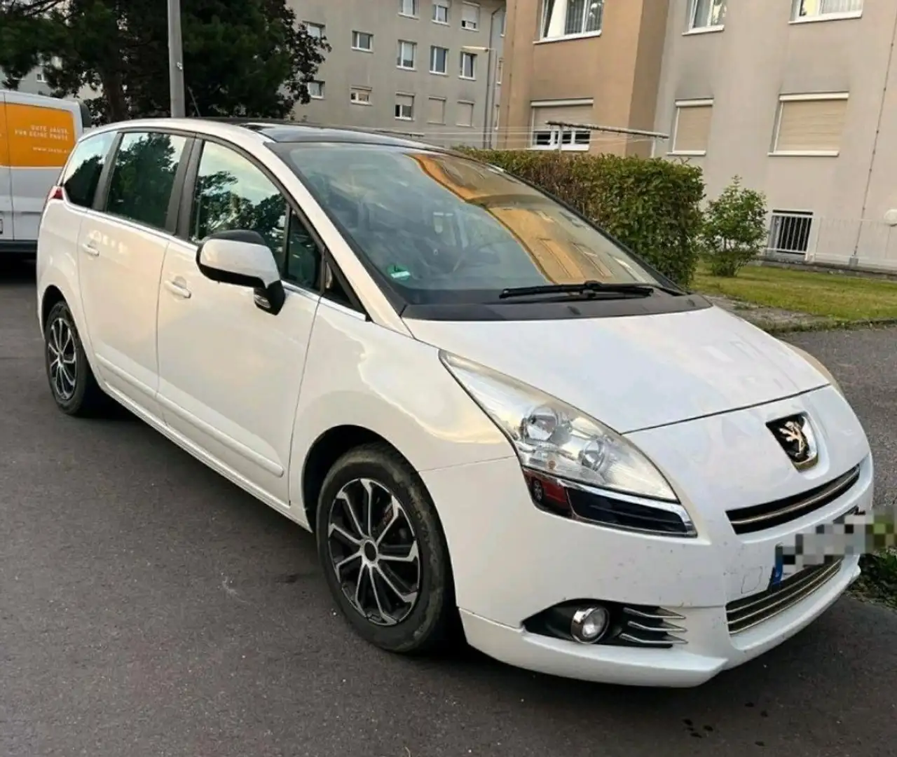 Peugeot 5008 HDI FAP 150 Active - 1