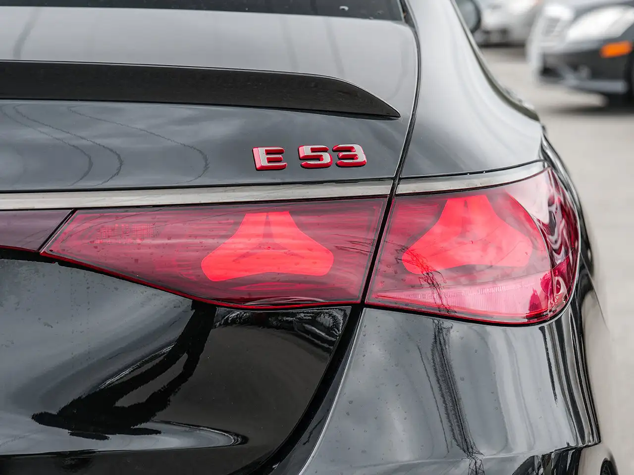 Mercedes-Benz E-Class снимка Mercedes-Benz E-Class