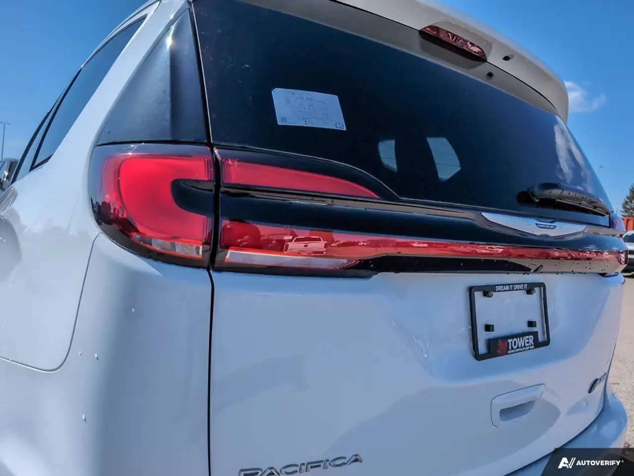 Chrysler Pacifica снимка Chrysler Pacifica