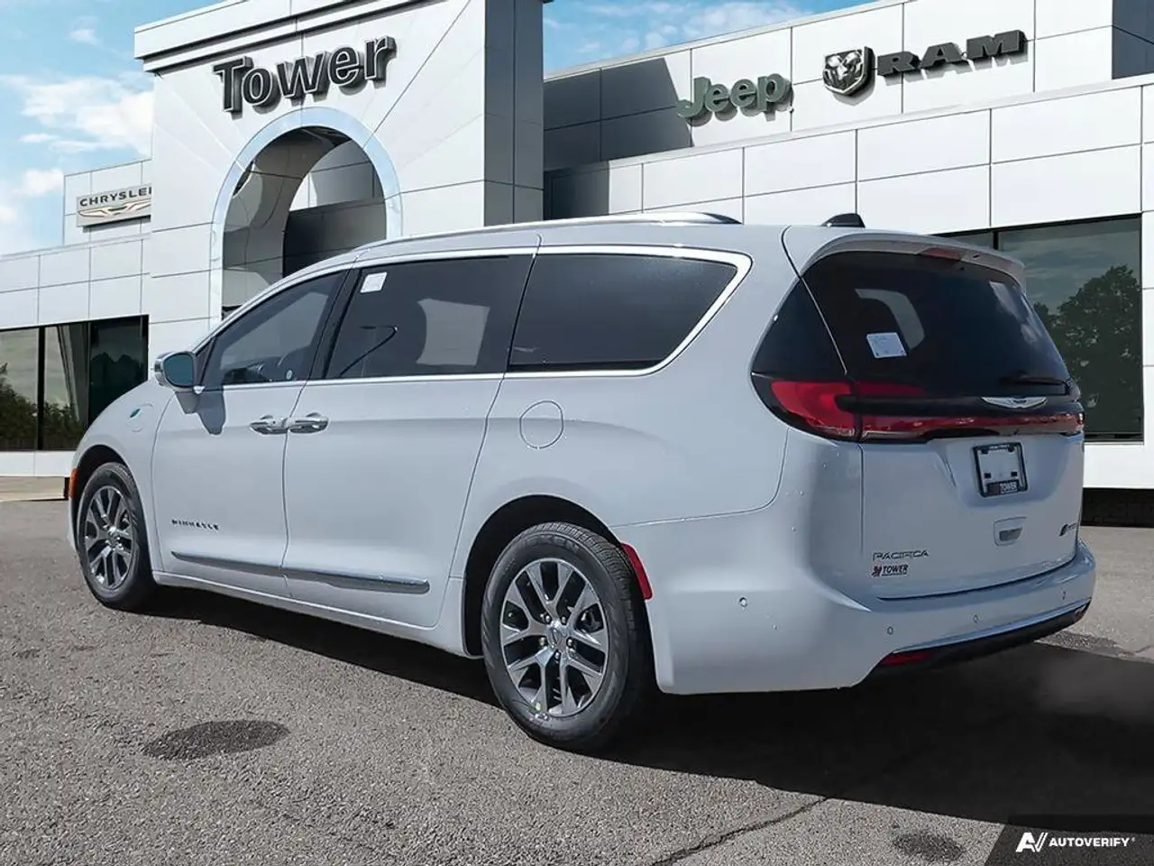 Chrysler Pacifica снимка Chrysler Pacifica