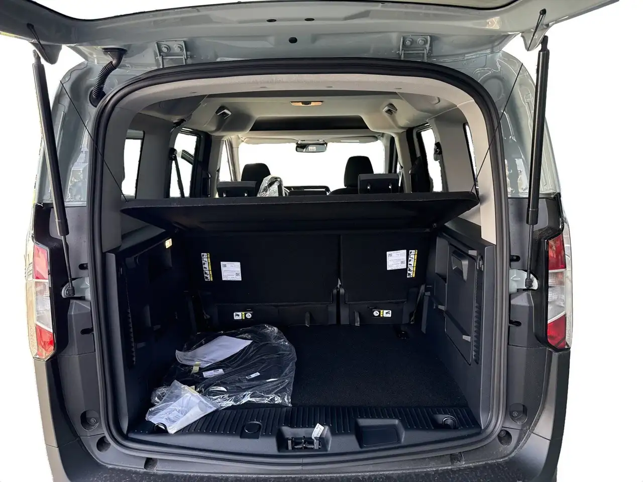 Ford Tourneo Courier 2026 — фото 10