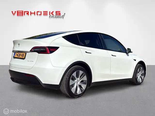 Tesla Model Y view 4