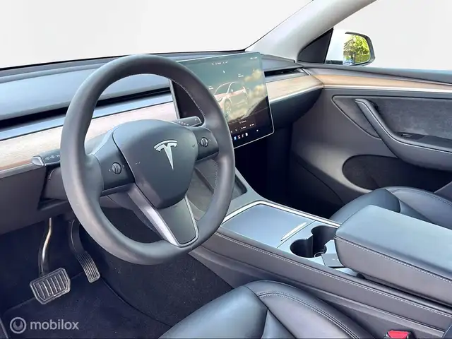 Tesla Model Y view 7