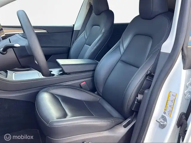 Tesla Model Y view 5