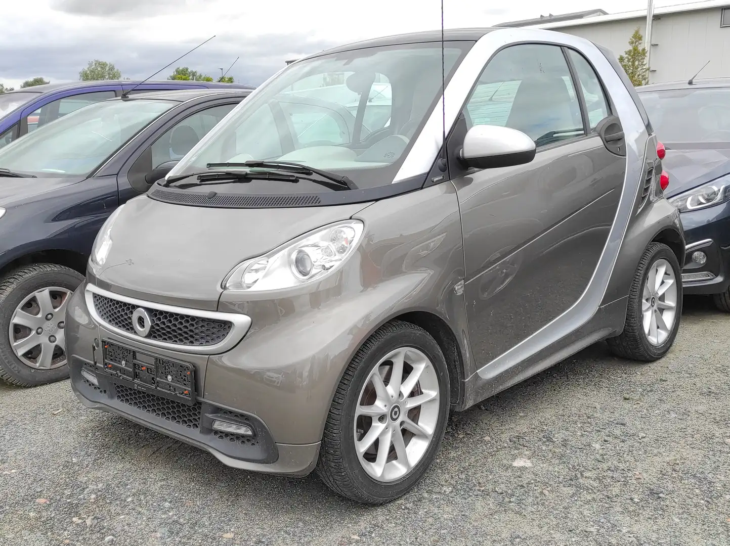 smart forTwo *TÜV NEU* Micro Hybrid Drive 52kW NAVI KLIMA Grau - 2