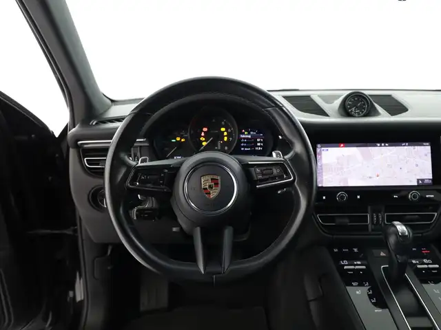 Porsche Macan view 13