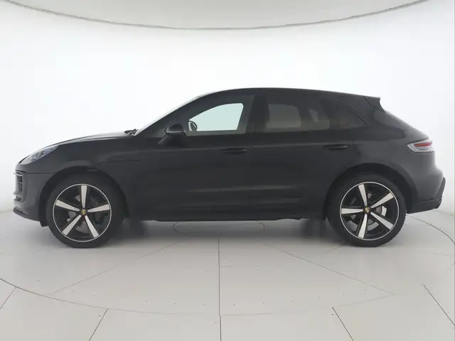 Porsche Macan view 5