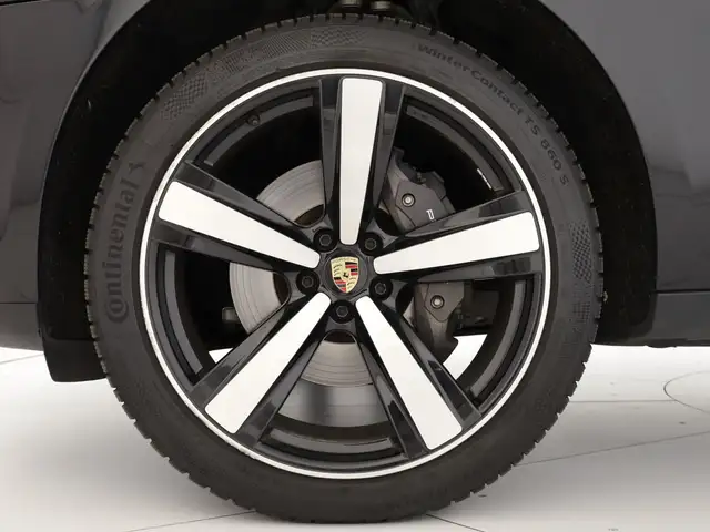 Porsche Macan view 6