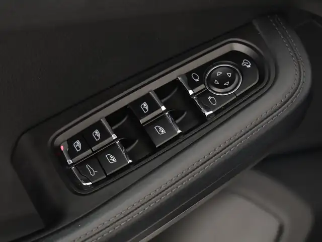 Porsche Macan view 16