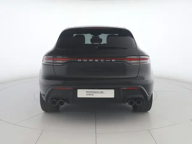 Porsche Macan view 4