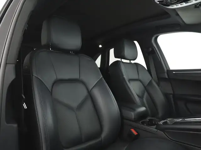 Porsche Macan view 9