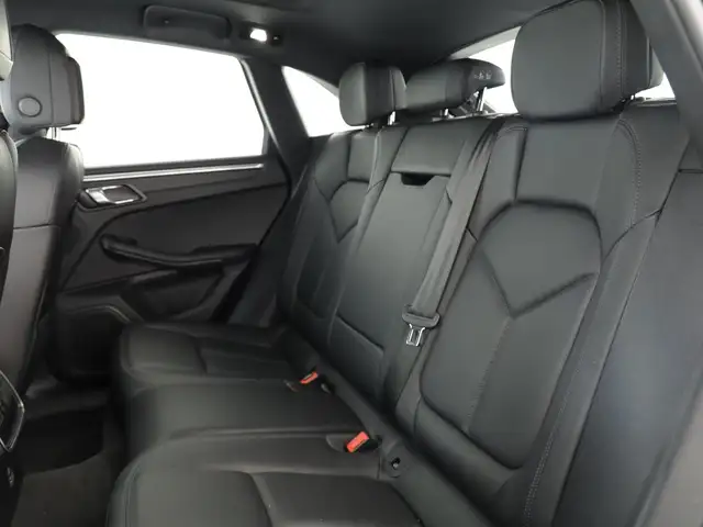 Porsche Macan view 10