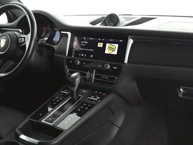 Porsche Macan view 8