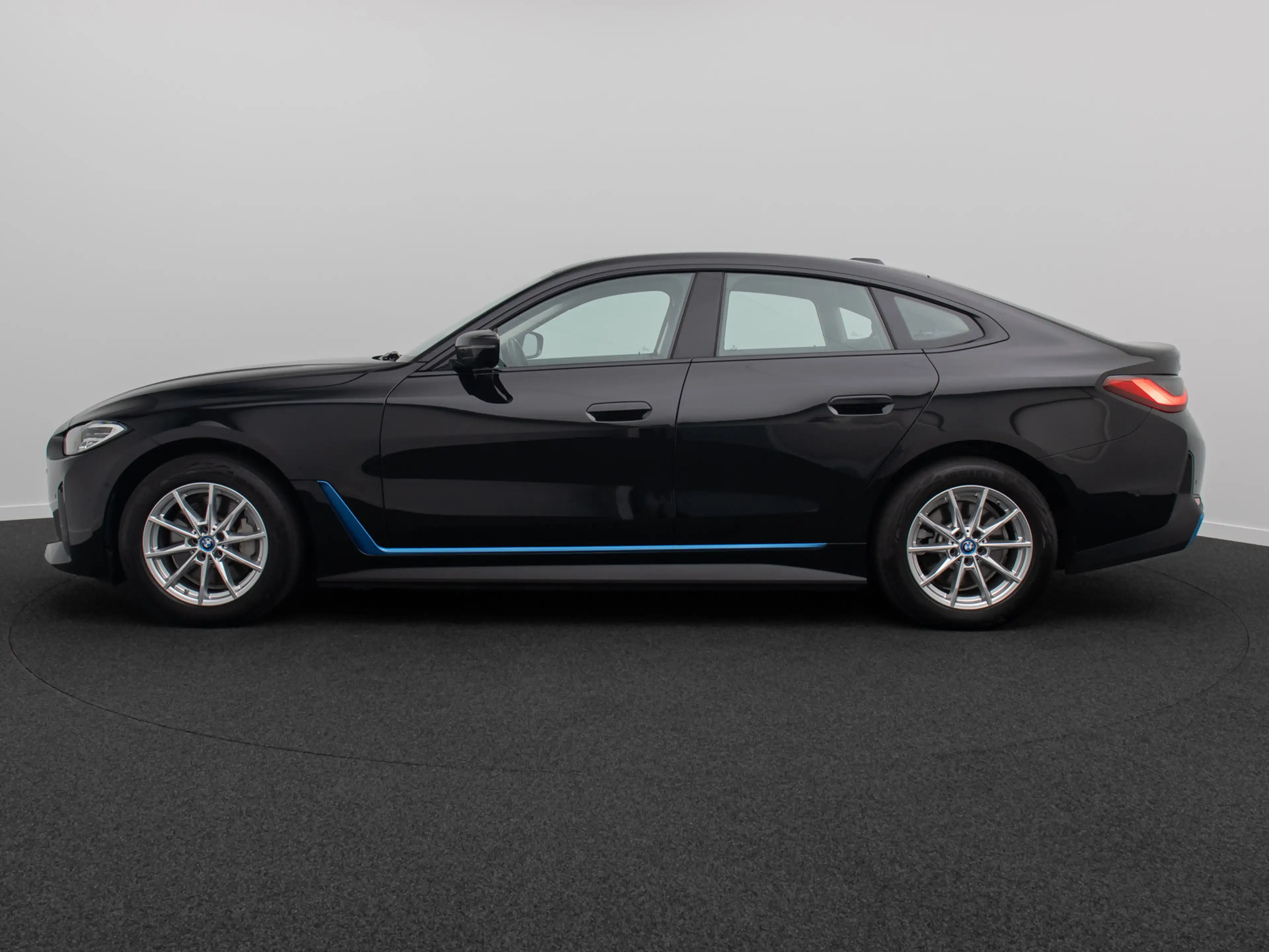 BMW i4 GC HiFi Kamera DAB Widscreen Sportsitze — photo 11