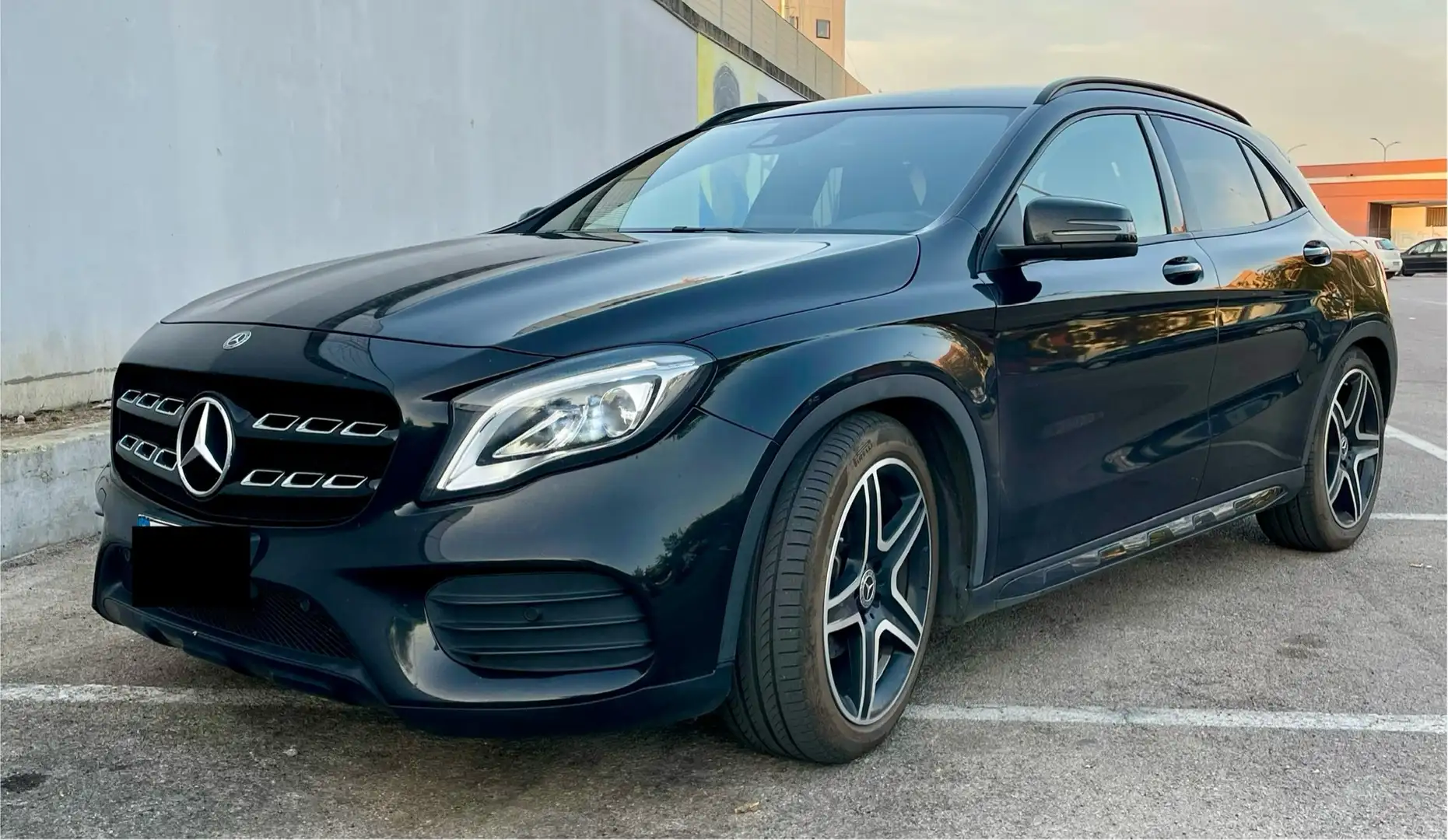 Mercedes-Benz GLA 200 Premium Czarny - 1