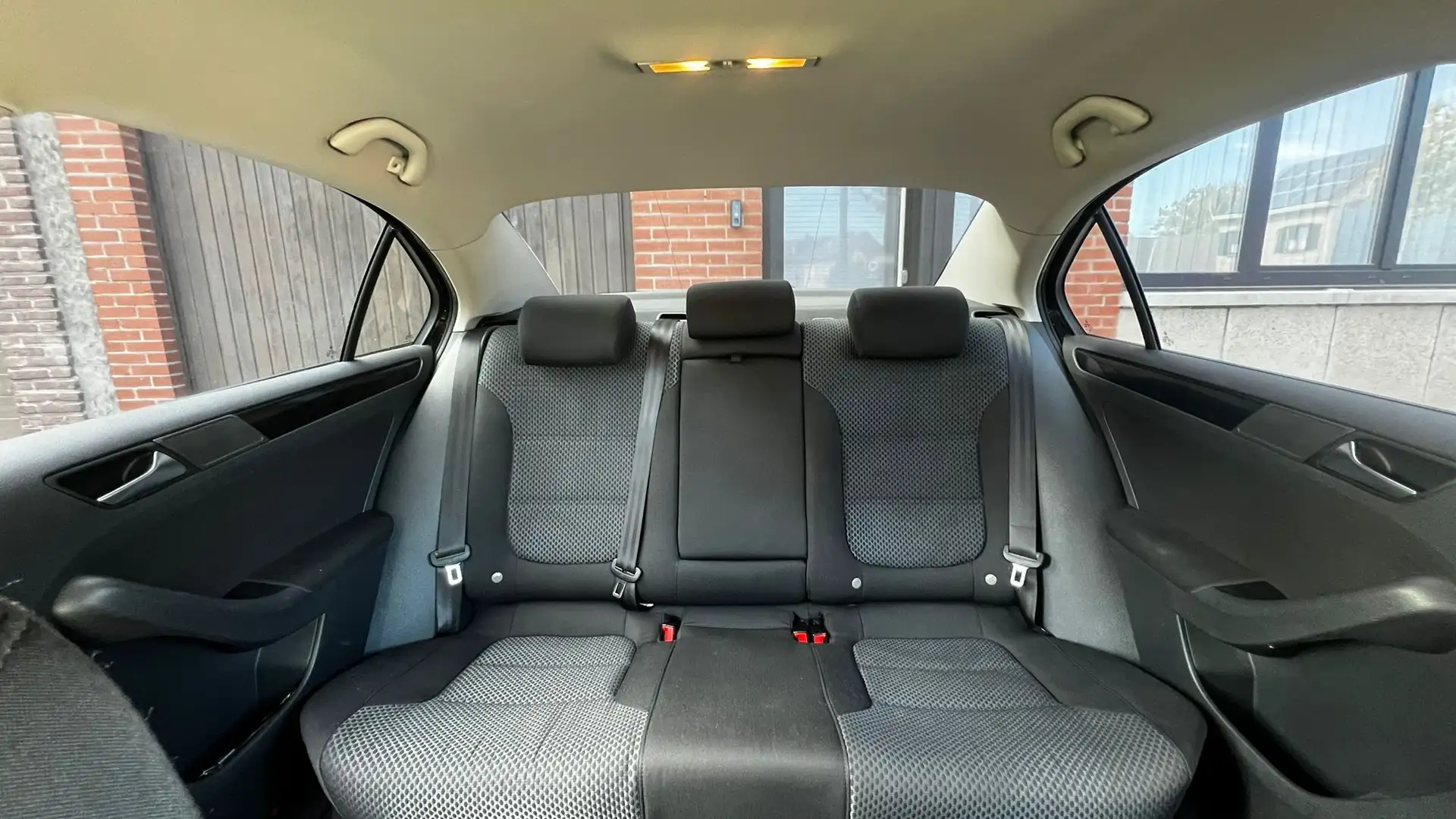 Volkswagen Jetta 2.0 TDI Comfortline - 2
