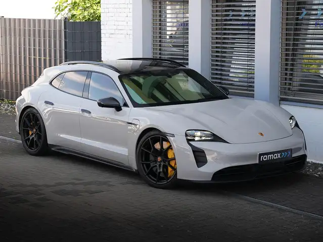 Porsche Taycan Taycan GTS Sport Turismo PCCB-PDCC-PANO-INNODRVE-VOLL