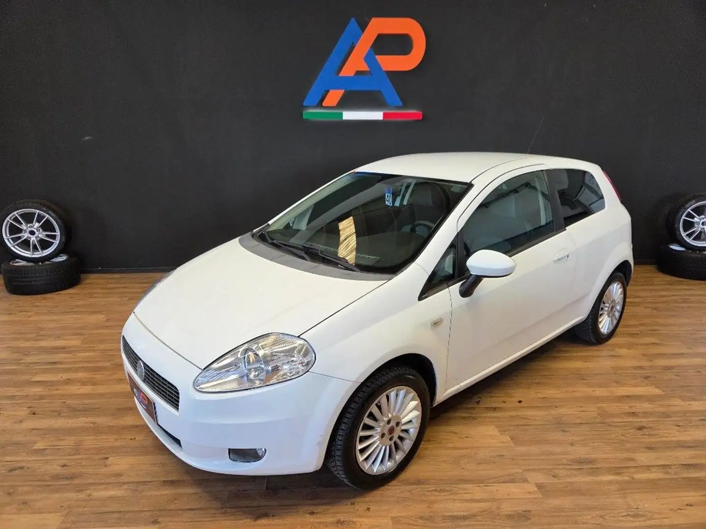 Fiat Grande Punto 1.4 3 porte Active Natural Power Grigio - 2
