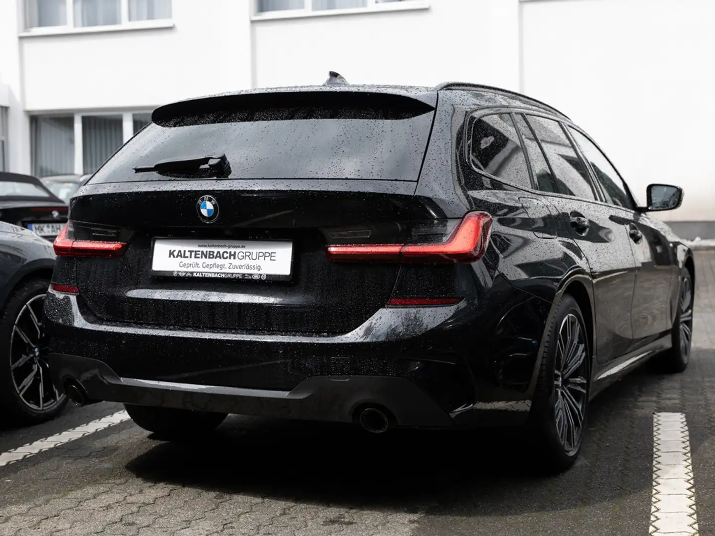 BMW 318 d Touring M-Sport HUD LASER LED W-LAN NAVI Schwarz - 2
