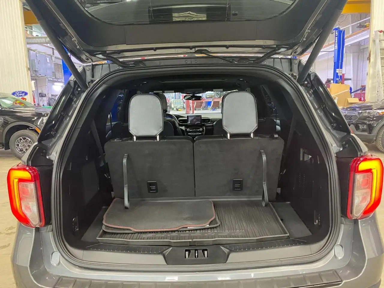 Ford Explorer photo Ford Explorer