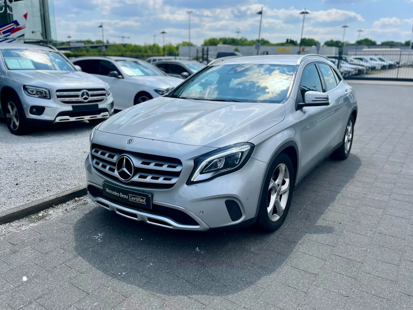 Mercedes-Benz GLA 180 Gris - 1