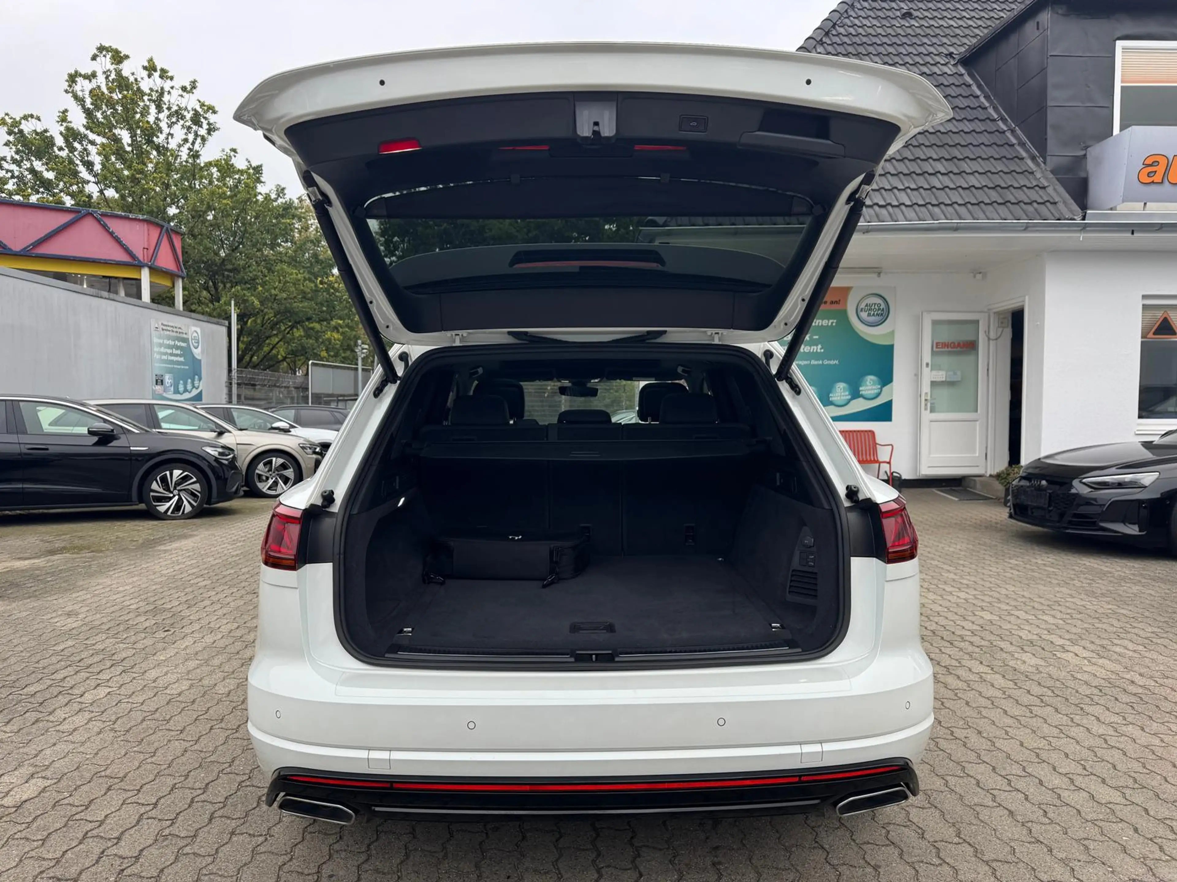 Volkswagen Touareg R e-Hybrid ACC AIR HuD PANO 360° 21Z — photo 8