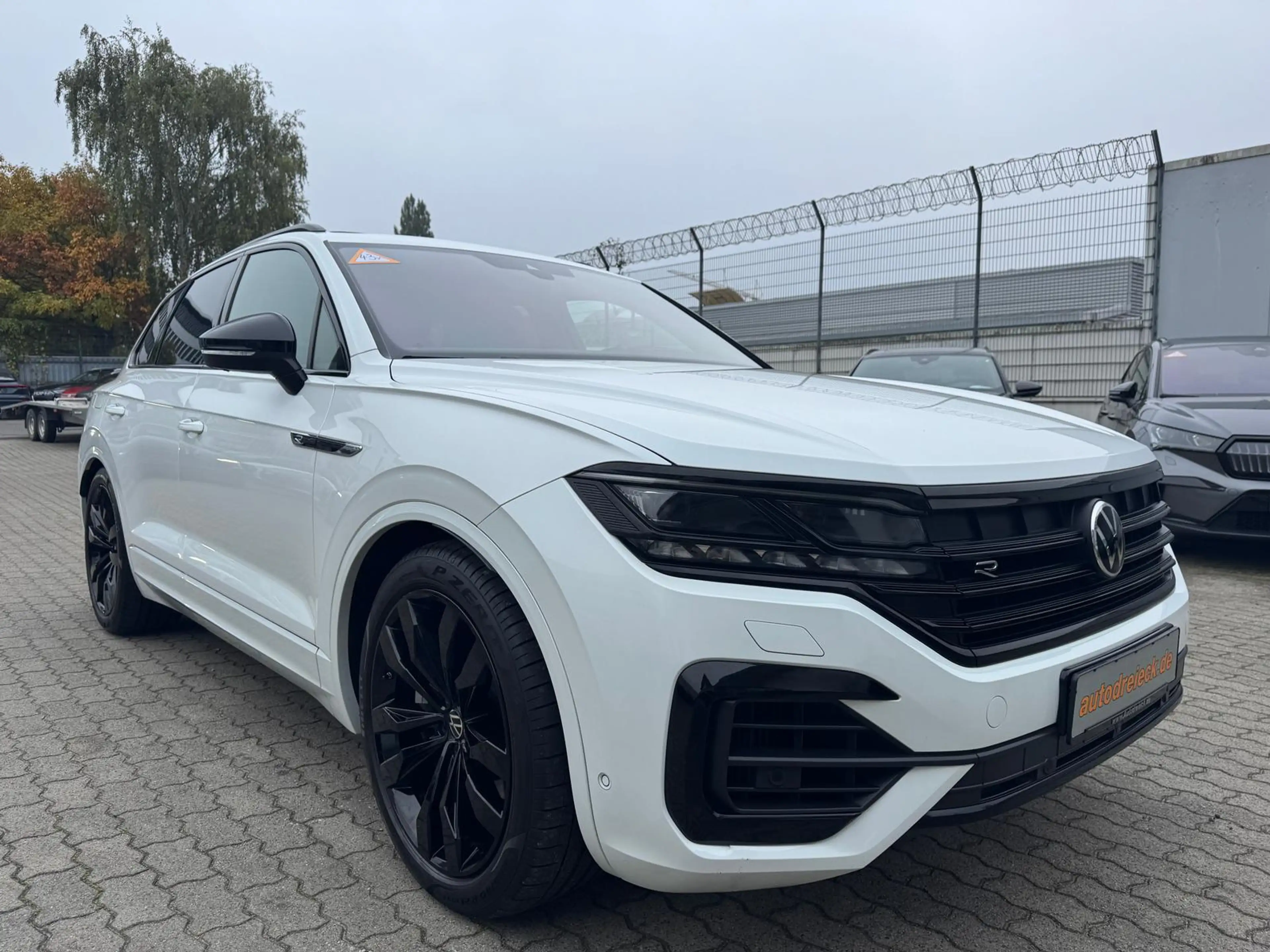 Volkswagen Touareg R e-Hybrid ACC AIR HuD PANO 360° 21Z — photo 10