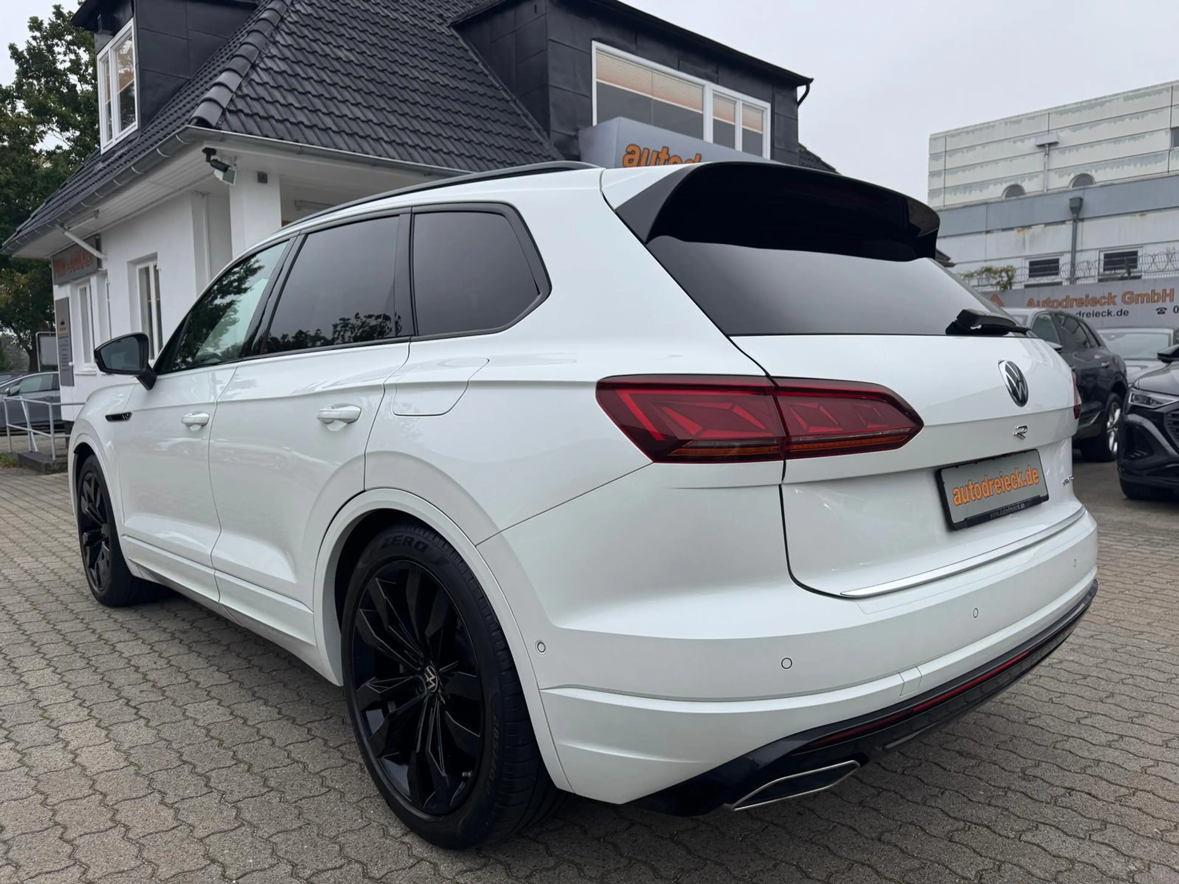 Volkswagen Touareg R e-Hybrid ACC AIR HuD PANO 360° 21Z — photo 9