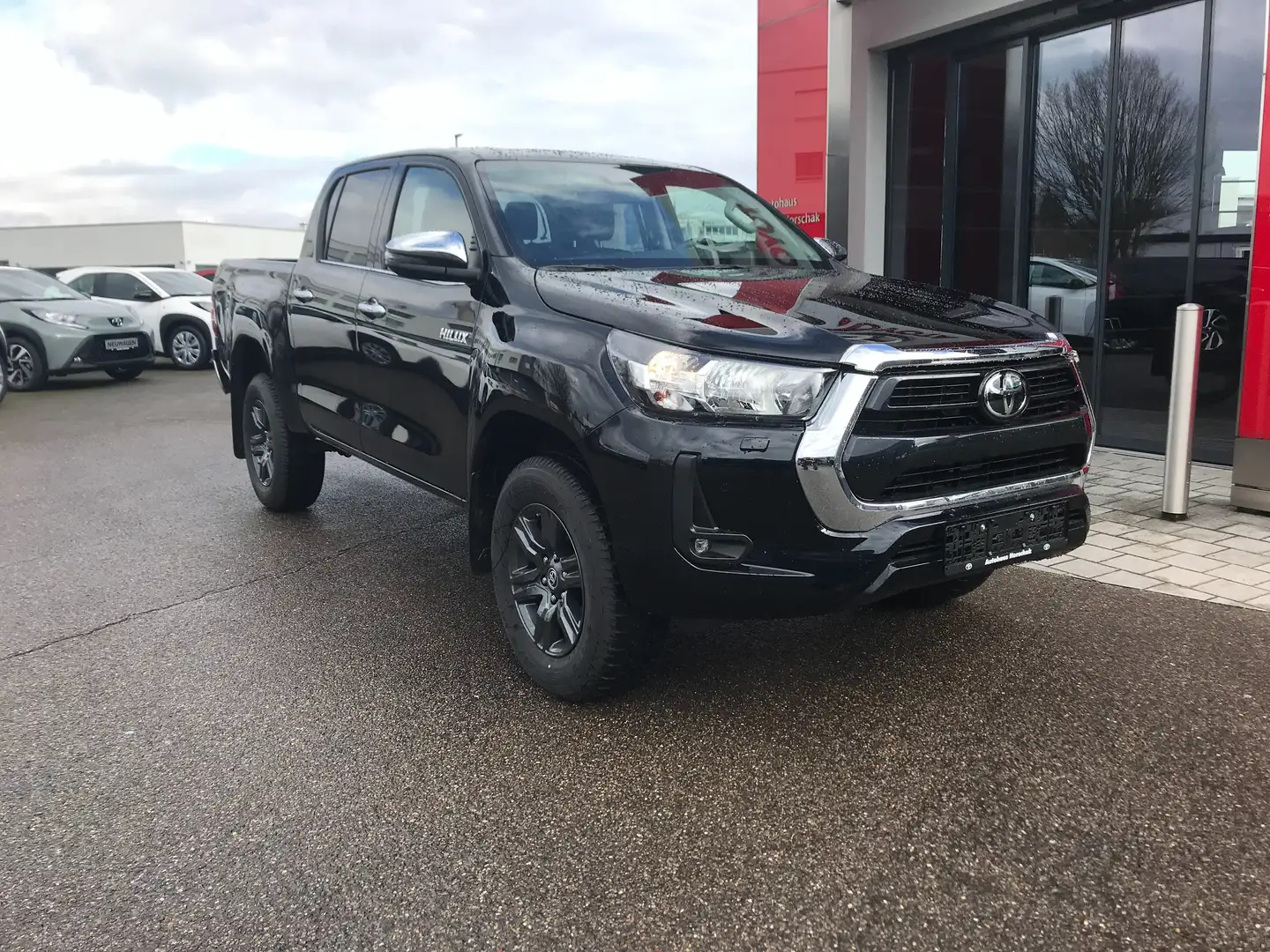 Toyota Hilux 4x4 Double Cab MHEV Autm. Comfort Zwart - 1
