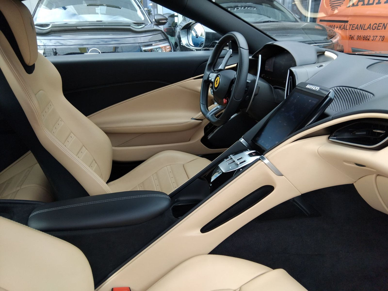 Ferrari Roma Spider Cabrio — photo 12