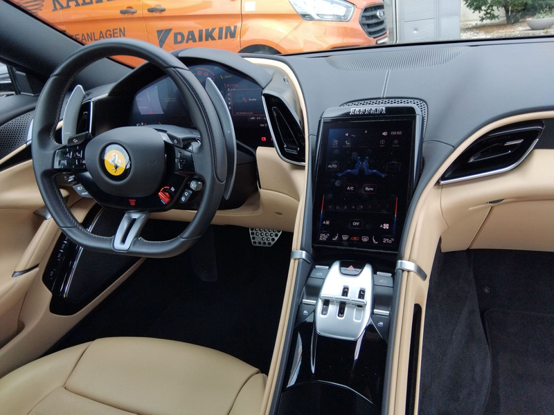 Ferrari Roma Spider Cabrio — photo 11