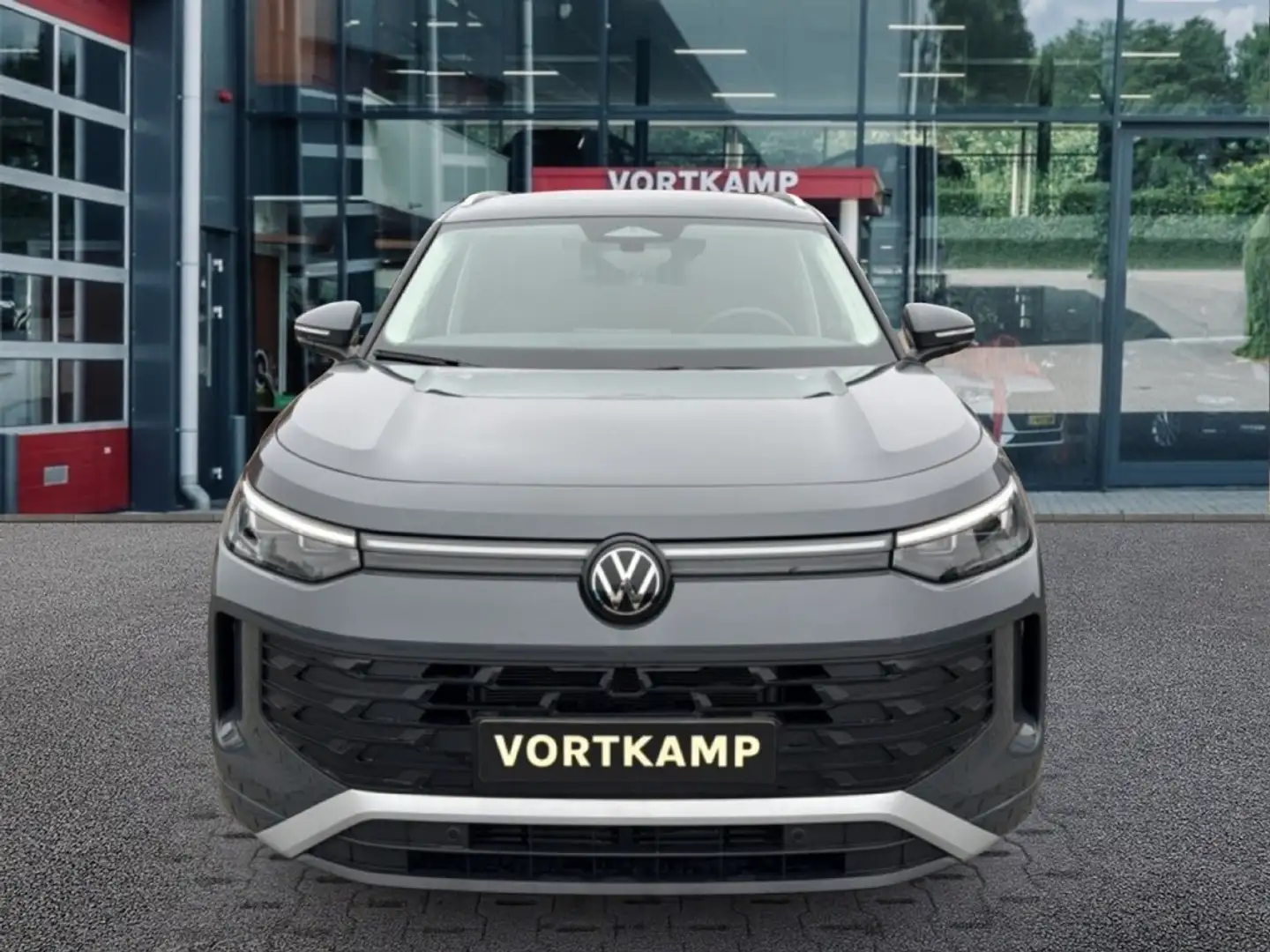 Volkswagen Tayron 1.5 eTSI DSG LIFE 7PERS/TREKHAAK/CAMERA/ELEKKLEP/A Grau - 2