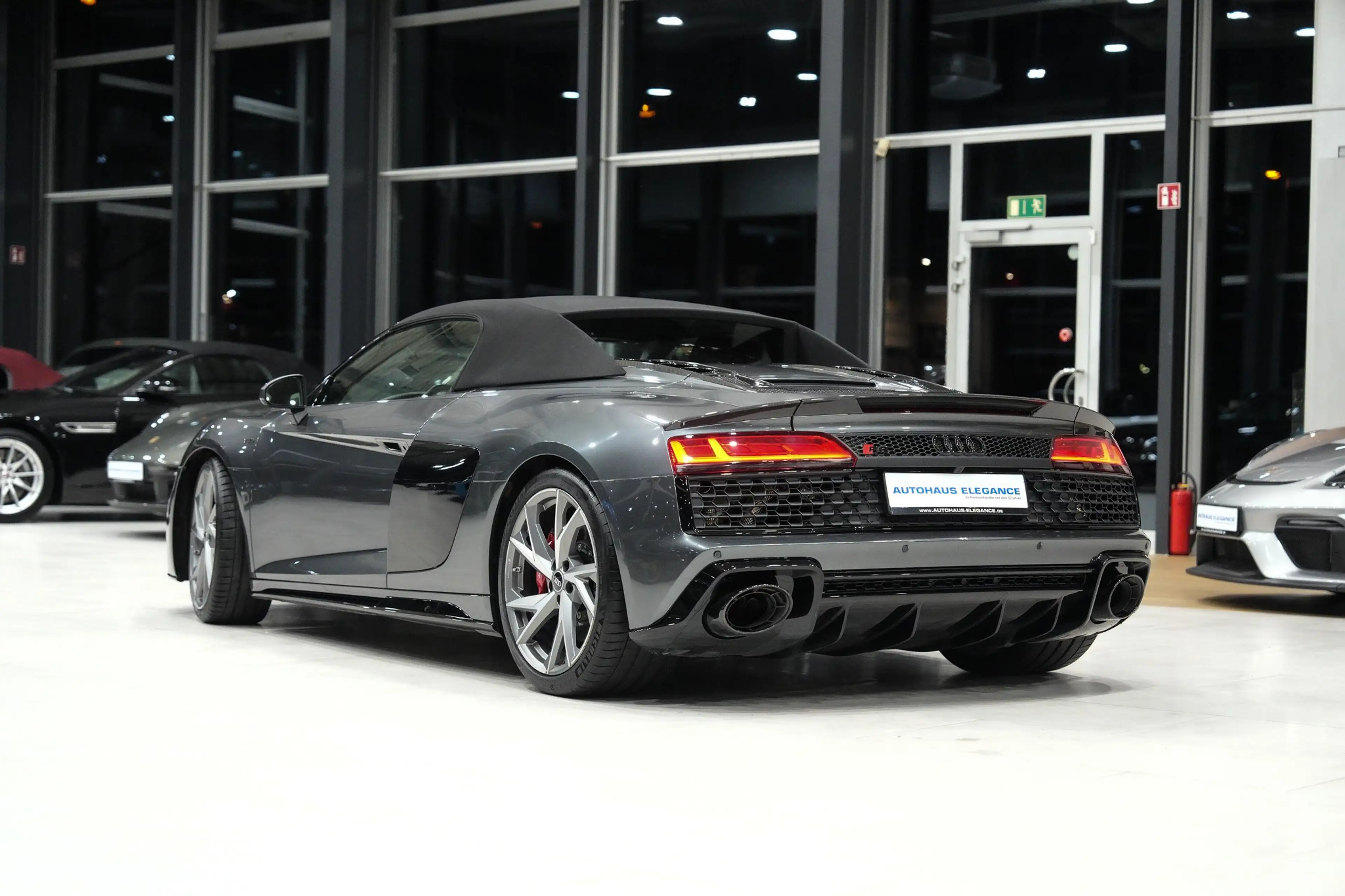Audi R8 5.2 FSI performance*CARBON*B&O*RS.ABGAS*1.HAND — photo 8