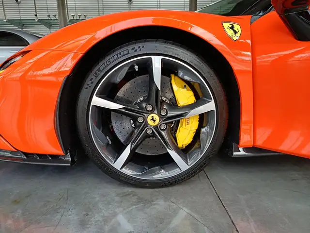 Ferrari SF90 Stradale 7,9kWh F1-DCT Ansicht 18