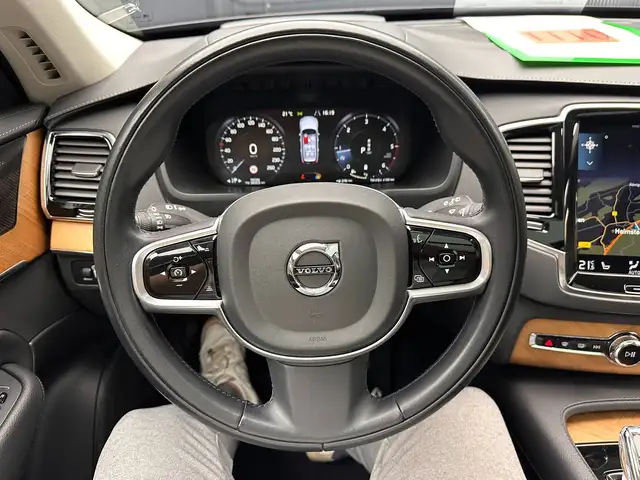 Volvo XC90 view 16